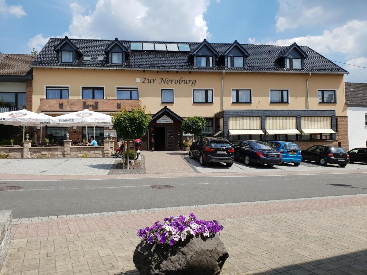 Hotel Restaurant Zur Neroburg Neroth Esterno foto